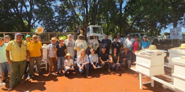 APICULTURA SOSTENIBLE: UNA ALTERNATIVA PRODUCTIVA QUE FORTALECE INGRESOS Y DIVERSIFICA EL TRABAJO RURAL