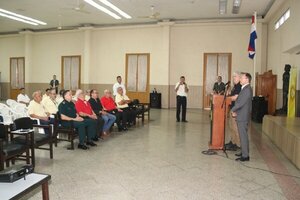 Ministros dialogan con policías y militares retirados sobre la reforma de la Caja Fiscal