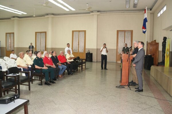 Ministros dialogan con policías y militares retirados sobre la reforma de la Caja Fiscal