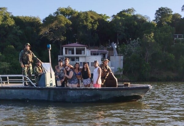 Popular / Onda Titanic: kurepas ojepasea en barco, se hundió y fueron rescatados