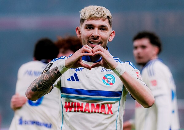 Julio Enciso brilla con gol y asistencia en la goleada del Racing de Estrasburgo