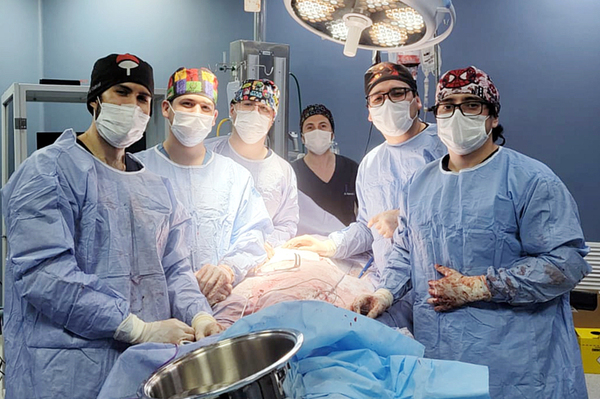 Con éxito, cirujanos del Ingavi extirpan tumor benigno gigante de paciente