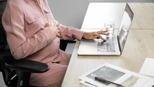 “El embarazo no puede producir discriminación para acceder a un empleo”, recuerda ministra