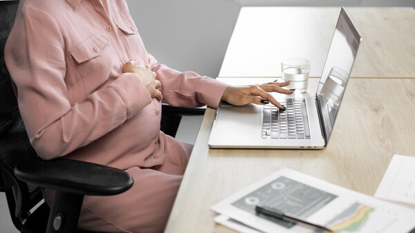 “El embarazo no puede producir discriminación para acceder a un empleo”, recuerda ministra