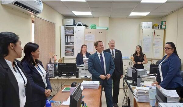 Ministros Benítez Riera y Martínez Simón visitaron la sede judicial de Alberdi