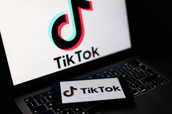 Desinstalación masiva de la app y polémica por el nuevo acuerdo de TikTok en Estados Unidos - Tecnología - ABC Color