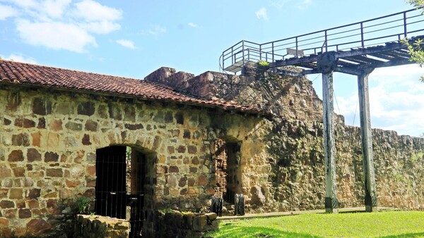 La Rosada: Para evitar derrumbe, refuerzan estructura de la histórica fundición de Ybycuí