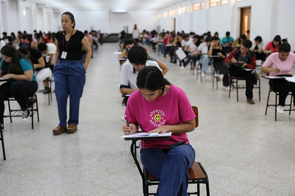 Aspirantes a las becas del Gobierno provienen de Central, Caaguazú y Alto Paraná, en mayoría - ADN Digital