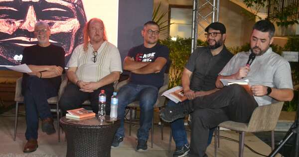 La Nación / Una emotiva noche a puro fútbol, música y anécdotas