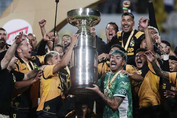 Luis Riveros conquista la Supercopa de Chile con el Coquimbo - Fútbol Internacional - ABC Color