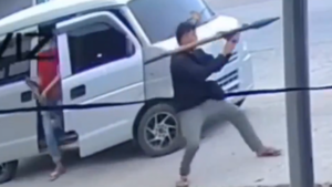 Video: Un alcalde del sur de Filipinas sobrevive a un intento de asesinato con una bazuca