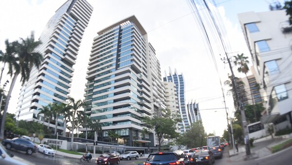 Ante proliferación de edificios, edil propone crear fondo para comprar terrenos y convertirlos en plazas