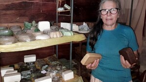 Natividad, la mujer que transforma su patio en esperanza