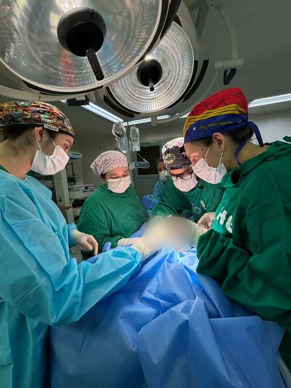 Hospital de Clínicas: operan a recién nacida de un tumor y esta se encuentra estable  - Nacionales - ABC Color