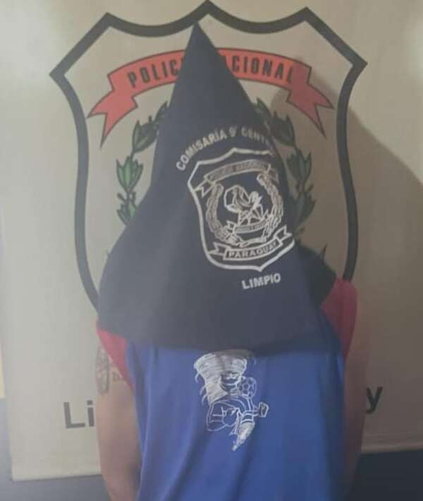 Video: golpeó a sus hijas con un machetillo y fue detenido - Policiales - ABC Color