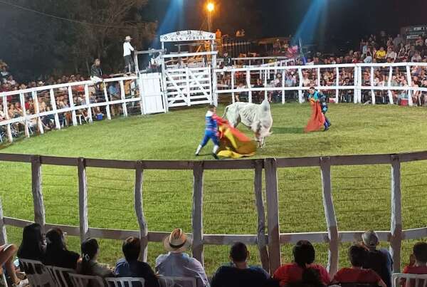 Laureles brilló en su fiesta, pero el camino volvió a fallar - Nacionales - ABC Color