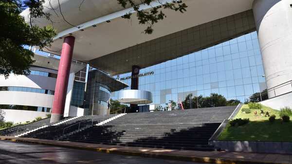 Apertura Política 

Legisladores tratarán de mantener privilegios de "Jubilación VIP"