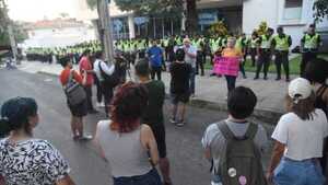 Lo que tenés que saber: Protesta frente a Aneaes, venta de turnos en Clínicas y misterio en San Pedro