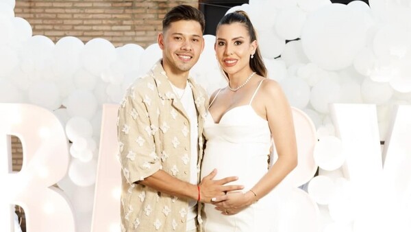 Popular / (GALERÍA) ¡El pelotero Oscar Romero tendrá una parejita para su princesa!