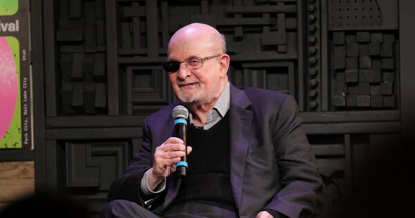 La Nación / Salman Rushdie advierte en Sundance sobre la violencia política