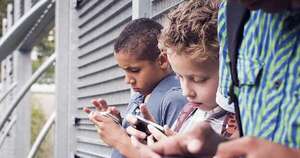 La Nación / Diputados franceses aprueban prohibición de redes sociales a menores de 15 años