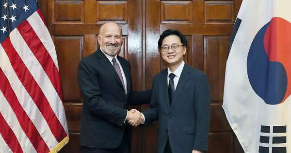 La Nación / Trump anuncia aranceles del 25 % a Corea del Sur al no promulgar acuerdo comercial