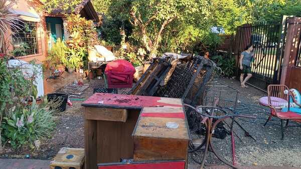 Voraz incendio deja a una familia sin hogar en el barrio San Isidro de Encarnación