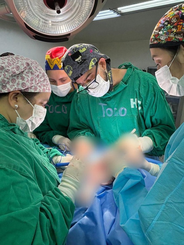 Popular / Extraen feroz tumor cervical a una recién nacida en Clínicas 