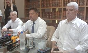 Movimiento de Óscar Tuma apoya precandidatura de Daniel Centurión a Intendencia de Asunción - Política - ABC Color