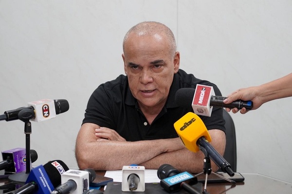 Reforma a la Caja Parlamentaria abre debate: más aportes y menos beneficios, plantea «Bachi»