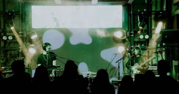 Diario HOY | Dúo emergente Sandía, se presentó en Chile y Argentina