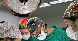 La Nación / Equipo médico de Clínicas opera exitosamente a recién nacida de un raro tumor en el cuello