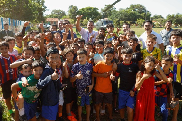 Peña entrega títulos en Caaguazú y anuncia meta histórica para la Reforma Agraria - La Tribuna