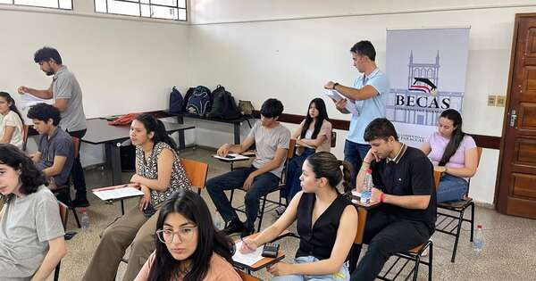 Diario HOY | Becas de Gobierno: Exámenes serán trasladados en sobres lacrados y cajas selladas