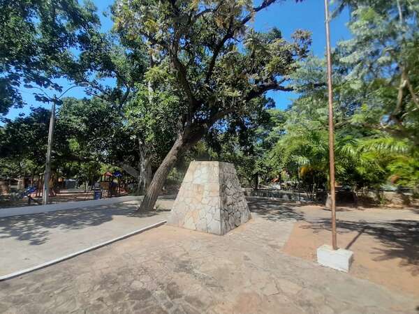 Retiro del busto de Bernardino Caballero genera polémica en San Ber - Nacionales - ABC Color