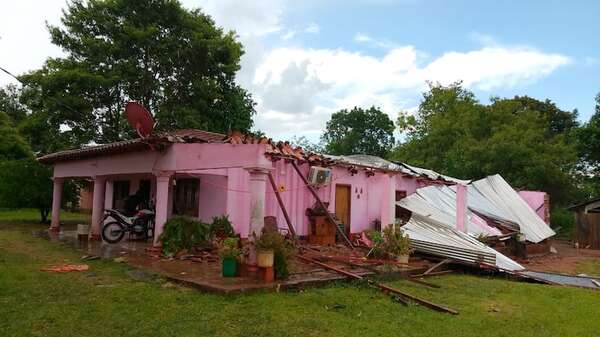 Fuerte viento causó destrozos en la zona de Santaní - Nacionales - ABC Color