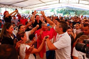 Peña anuncia ley para entrega masiva de títulos a campesinos