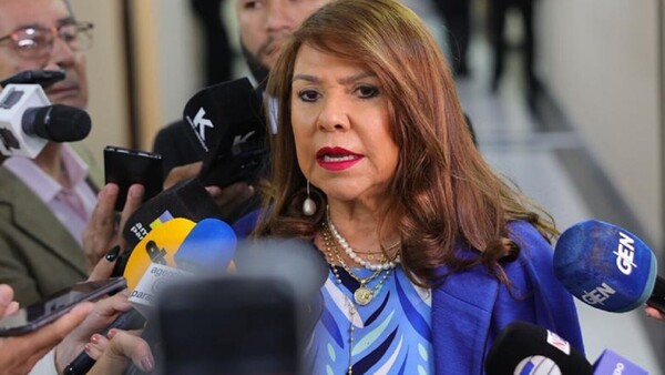 Senadora arremete contra docentes por rechazo a reforma de la Caja Fiscal: "Burros" y "privilegiados"