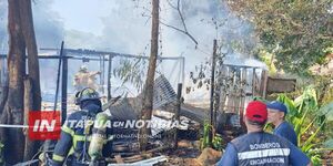 INCENDIO DESTRUYE COMPLETAMENTE VIVIENDA EN EL BARRIO SAN ISIDRO