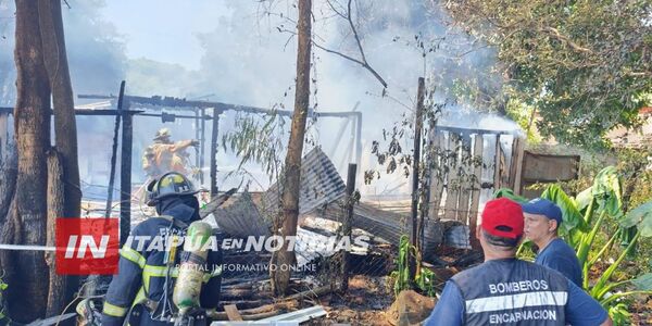 INCENDIO DESTRUYE COMPLETAMENTE VIVIENDA EN EL BARRIO SAN ISIDRO