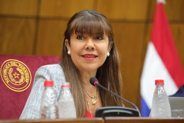 Celeste Amarilla acusa de «burros y mediocres que responden a la ANR» a docentes que reclaman por Caja Fiscal