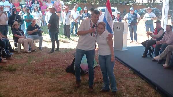 Santiago Peña, de gira por el departamento de Caaguazú con un fuerte tinte proselitista - Nacionales - ABC Color