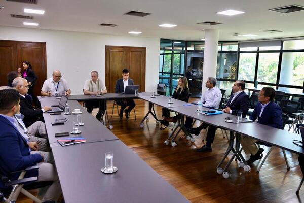 MEF se reúne con sector farmacéutico para abordar deuda y pagos pendientes - ADN Digital