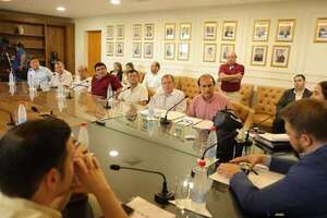 Ex obreros de Acepar urgen ley para cobrar G. 24.000 millones  - Política - ABC Color