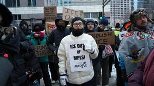 Un juez federal bloquea la deportación del niño de 5 años y su padre detenidos en Minesota