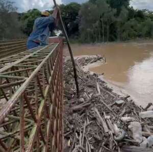 Desborde del Pilcomayo: piden que se limpie el canal en puntos críticos con máquinas anfibias - Economía - ABC Color