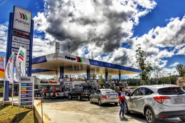 Santiago Peña anuncia reducción en el precio del combustible | Unicanal