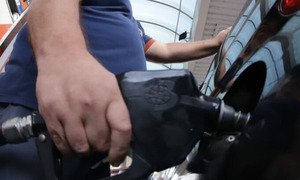 Con Linkin Park de fondo, Santiago Peña anuncia nueva baja de G. 250 en combustibles de Petropar - OviedoPress