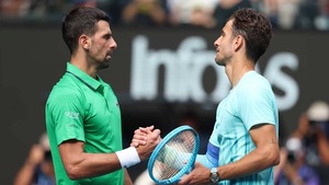 Djokovic se clasifica para las semifinales del Abierto de Australia por la retirada de Musetti