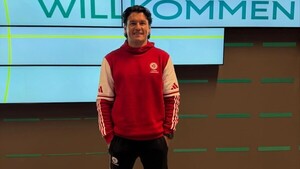 Popular / ¡Nelson Haedo se quema las pestañas para ser licenciado!